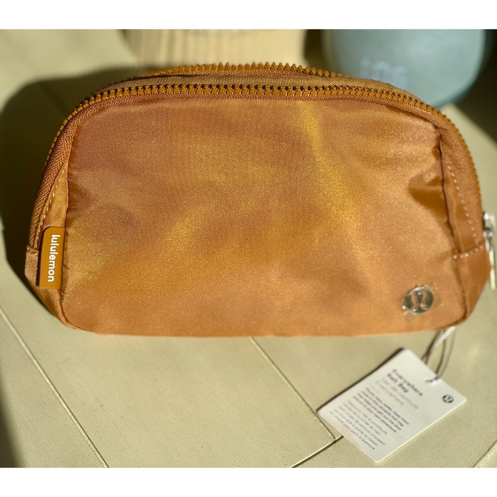 Lululemon Everywhere Belt Bag Metallic Amber Gold Nylon Adjustable Strap 1L‎